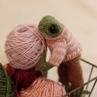 Frog Knitting Kit | Pink Edition