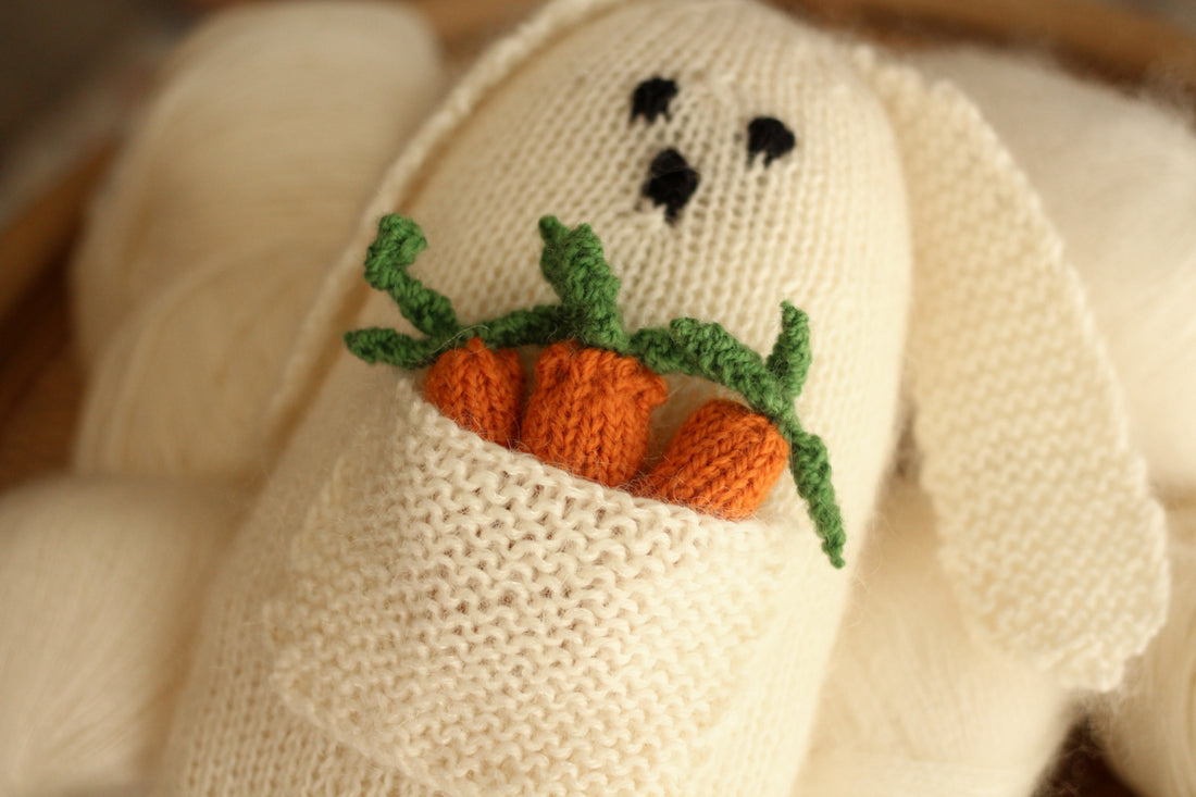 Pocket Full O' Carrots Rabbit | PDF Knitting Pattern