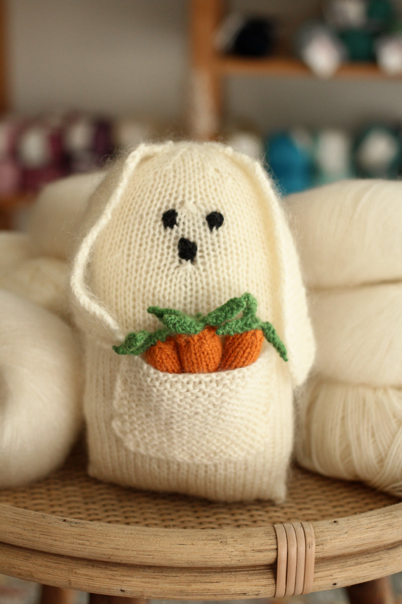 Pocket Full O' Carrots Rabbit | PDF Knitting Pattern