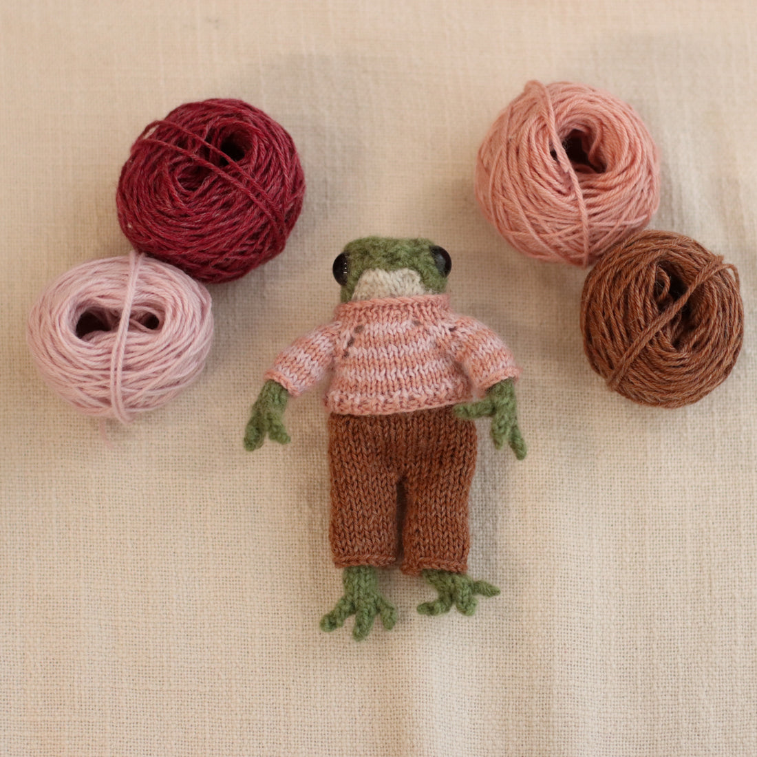 Frog Knitting Kit | Pink Edition