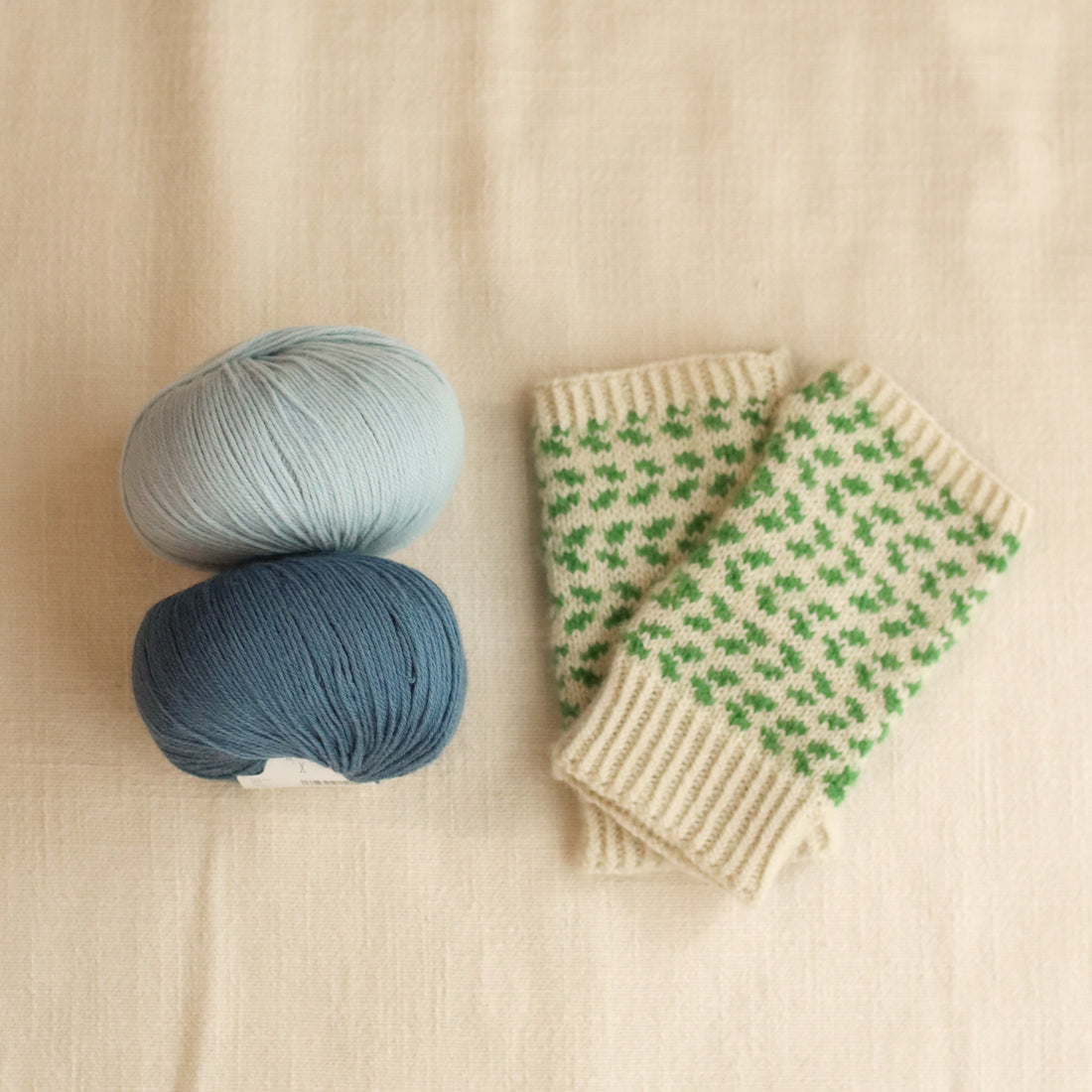 Bilberry Fingerless Mitts Knitting Kit