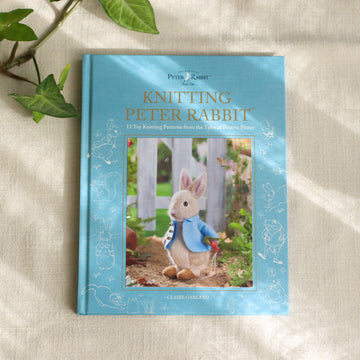 Knitting Peter Rabbit: 12 Toy Knitting Patterns from the Tales of Beatrix Potter
