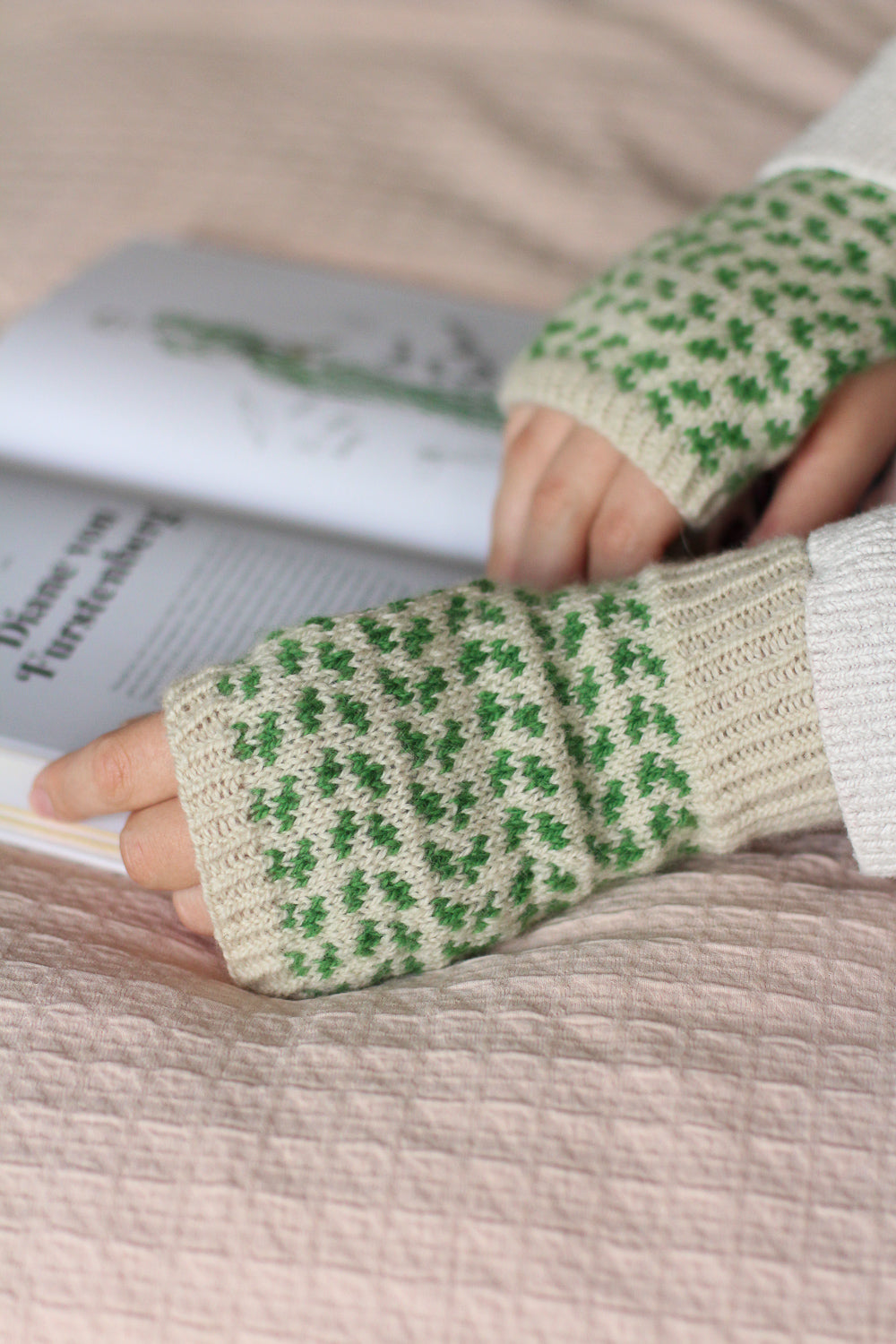 Bilberry Fingerless Mitts Knitting Kit